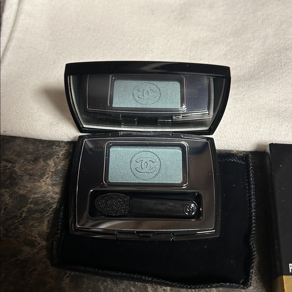 CHANEL - Ombré Essentielle Soft Touch Eyeshadow - Bois Bleu. NIB - Picture 2 of 5